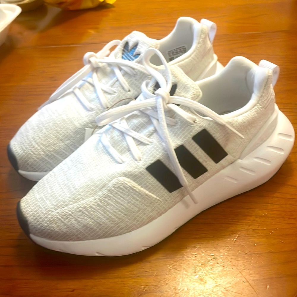 Brand new swift run 22 J light grey and black original sneaker in us size 4.